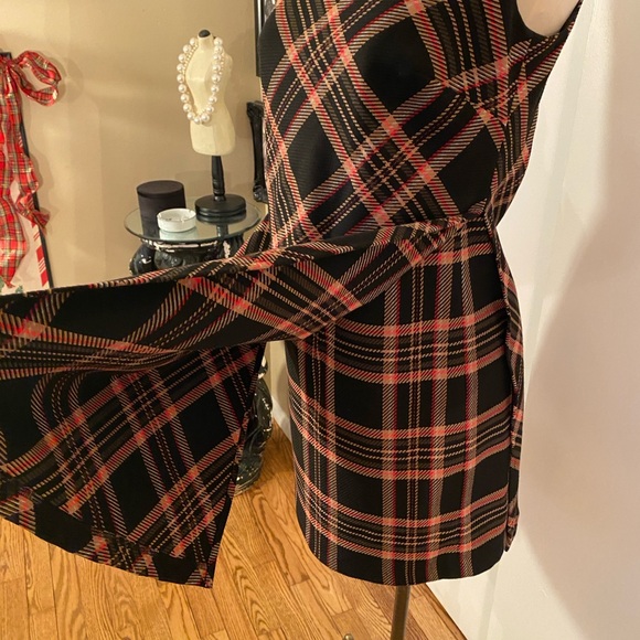 Plaid Sleeveless Dress - Picture 2 of 5